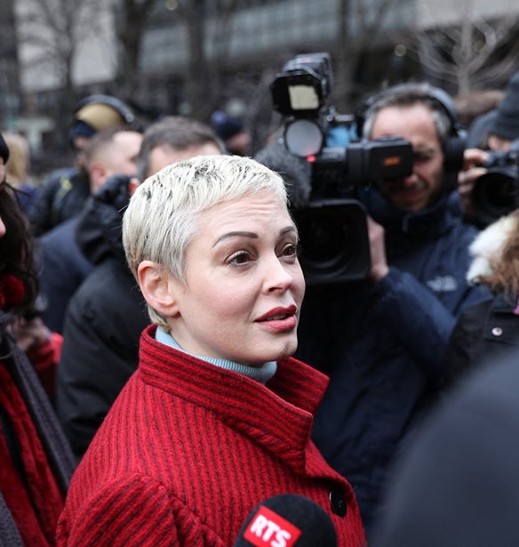 H Rose McGowan &#x3B5;&#x3AF;&#x3BD;&#x3B1;&#x3B9; &quot;&#x3C0;&#x3B5;&#x3C1;&#x3AE;&#x3C6;&#x3B1;&#x3BD;&#x3B7;&quot; &#x3B3;&#x3B9;&#x3B1; &#x3C4;&#x3B9;&#x3C2; &#x3B3;&#x3C5;&#x3BD;&#x3B1;&#x3AF;&#x3BA;&#x3B5;&#x3C2; &#x3C0;&#x3BF;&#x3C5; &#x3BA;&#x3B1;&#x3C4;&#x3B7;&#x3B3;&#x3BF;&#x3C1;&#x3BF;&#x3CD;&#x3BD; &#x3C4;&#x3BF;&#x3BD; Marylin Manson