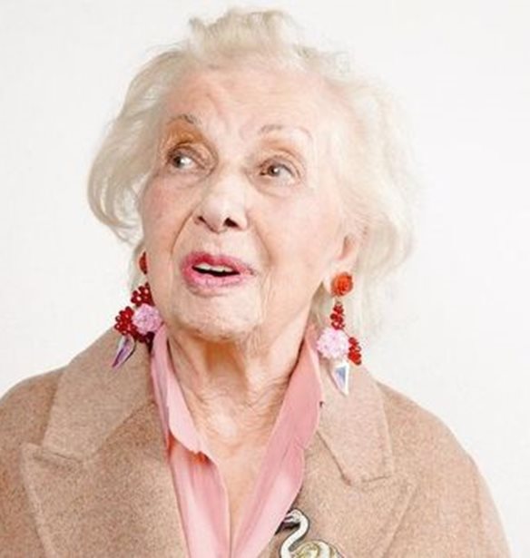 &#x397; 91&#x3C7;&#x3C1;&#x3BF;&#x3BD;&#x3B7; influencer &#x3B1;&#x3C0;&#x3CC; &#x3C4;&#x3BF; &#x399;&#x3C1;&#x3AC;&#x3BD; &#x3C0;&#x3BF;&#x3C5; &#x3B5;&#x3BC;&#x3C0;&#x3BD;&#x3AD;&#x3B5;&#x3B9; &#x3B3;&#x3C5;&#x3BD;&#x3B1;&#x3AF;&#x3BA;&#x3B5;&#x3C2; &#x3BA;&#x3AC;&#x3B8;&#x3B5; &#x3B7;&#x3BB;&#x3B9;&#x3BA;&#x3AF;&#x3B1;&#x3C2;