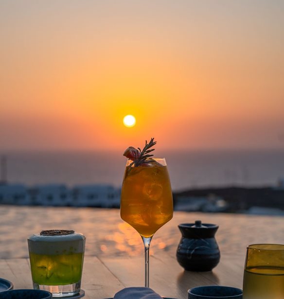 #Tidbits *: Party Dining &#x3C3;&#x3C4;&#x3B7; &#x3A3;&#x3B1;&#x3BD;&#x3C4;&#x3BF;&#x3C1;&#x3AF;&#x3BD;&#x3B7;