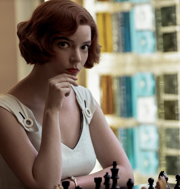 The Queen&#x27;s Gambit | &#x3A4;&#x3B1; iconic beauty looks &#x3C4;&#x3B7;&#x3C2; Beth Harmon