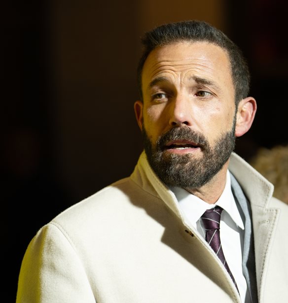 Ben Affleck | &#x39F; &#x3C7;&#x3C9;&#x3C1;&#x3B9;&#x3C3;&#x3BC;&#x3CC;&#x3C2; &#x3B3;&#x3B9;&#x3B1; &#x3C4;&#x3BF;&#x3BD; &#x3BF;&#x3C0;&#x3BF;&#x3AF;&#x3BF; &#x3BC;&#x3B5;&#x3C4;&#x3B1;&#x3BD;&#x3B9;&#x3CE;&#x3BD;&#x3B5;&#x3B9; &#x3B4;&#x3B5;&#x3BD; &#x3B5;&#x3AF;&#x3BD;&#x3B1;&#x3B9; &#x3B5;&#x3BA;&#x3B5;&#x3AF;&#x3BD;&#x3BF;&#x3C2; &#x3B1;&#x3C0;&#x3CC; &#x3C4;&#x3B7; Jennifer Lopez, &#x3BF;&#x3CD;&#x3C4;&#x3B5; &#x3B1;&#x3C0;&#x3CC; &#x3C4;&#x3B7; Jennifer Garner