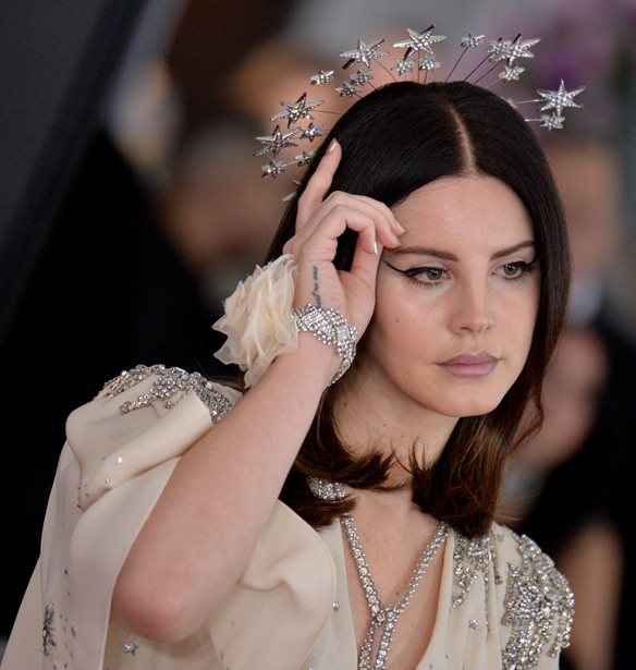 &#x398;&#x3B1;&#x3C5;&#x3BC;&#x3B1;&#x3C3;&#x3C4;&#x3AD;&#x3C2; &#x3B5;&#x3BD;&#x3C4;&#x3CC;&#x3C0;&#x3B9;&#x3C3;&#x3B1;&#x3BD; &#x3C4;&#x3B7; Lana Del Rey &#x3BD;&#x3B1; &#x3B4;&#x3BF;&#x3C5;&#x3BB;&#x3B5;&#x3CD;&#x3B5;&#x3B9; &#x3C9;&#x3C2; &#x3C3;&#x3B5;&#x3C1;&#x3B2;&#x3B9;&#x3C4;&#x3CC;&#x3C1;&#x3B1;