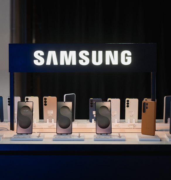 &#x397; Samsung Electronics &#x3B1;&#x3BD;&#x3B1;&#x3BA;&#x3BF;&#x3B9;&#x3BD;&#x3CE;&#x3BD;&#x3B5;&#x3B9; &#x3C4;&#x3B7;&#x3BD; &#x3B5;&#x3C0;&#x3AF;&#x3C3;&#x3B7;&#x3BC;&#x3B7; &#x3B4;&#x3B9;&#x3AC;&#x3B8;&#x3B5;&#x3C3;&#x3B7; &#x3C4;&#x3B7;&#x3C2; &#x3C3;&#x3B5;&#x3B9;&#x3C1;&#x3AC;&#x3C2; Galaxy S25 &#x3C3;&#x3B5; &#x395;&#x3BB;&#x3BB;&#x3AC;&#x3B4;&#x3B1; &#x3BA;&#x3B1;&#x3B9; &#x39A;&#x3CD;&#x3C0;&#x3C1;&#x3BF;