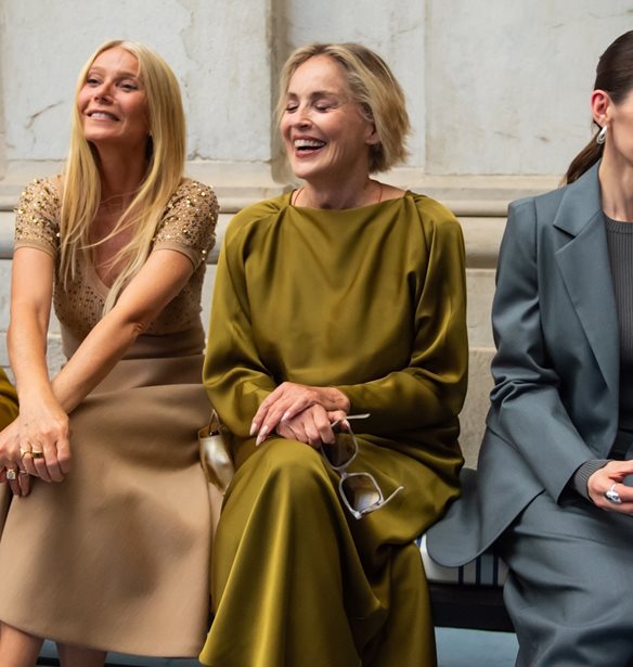 Sharon Stone &amp; Gwyneth Paltrow | &#x3A3;&#x3C4;o front row &#x3C3;&#x3C4;&#x3B7;&#x3BD; &#x3B5;&#x3C0;&#x3AF;&#x3B4;&#x3B5;&#x3B9;&#x3BE;&#x3B7; &#x3BC;&#x3CC;&#x3B4;&#x3B1;&#x3C2; &#x3C4;&#x3BF;&#x3C5; &#x3BF;&#x3AF;&#x3BA;&#x3BF;&#x3C5; Max Mara &#x3C3;&#x3C4;&#x3B7;&#x3BD; &#x399;&#x3C4;&#x3B1;&#x3BB;&#x3AF;&#x3B1;