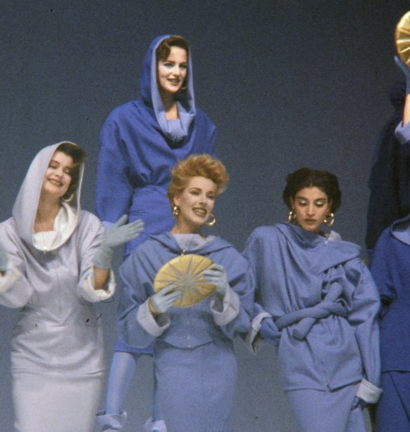 Οι δέκα πιο εμβληματικές επιδείξεις μόδας στην ιστορία | Πώς επηρέασαν το στιλ μας;