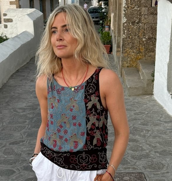 &#x397; fashion influencer Lucy Williams &#x3BA;&#x3AC;&#x3BD;&#x3B5;&#x3B9; &#x3B4;&#x3B9;&#x3B1;&#x3BA;&#x3BF;&#x3C0;&#x3AD;&#x3C2; &#x3C3;&#x3C4;&#x3B7;&#x3BD; &#x395;&#x3BB;&#x3BB;&#x3AC;&#x3B4;&#x3B1; | &#x3A4;&#x3B1; &#x3BA;&#x3BF;&#x3BC;&#x3BC;&#x3AC;&#x3C4;&#x3B9;&#x3B1; &#x3C0;&#x3BF;&#x3C5; &#x3C0;&#x3C1;&#x3CC;&#x3C3;&#x3B8;&#x3B5;&#x3C3;&#x3B5; &#x3C3;&#x3C4;&#x3B7; &#x3B2;&#x3B1;&#x3BB;&#x3AF;&#x3C4;&#x3C3;&#x3B1; &#x3C4;&#x3B7;&#x3C2;