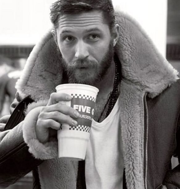 Tom Hardy: &#x388;&#x3C7;&#x3B1;&#x3C3;&#x3B5; &#x3C4;&#x3BF; &#x3C3;&#x3C4;&#x3BF;&#x3AF;&#x3C7;&#x3B7;&#x3BC;&#x3B1; &#x3BC;&#x3B5; &#x3C4;&#x3BF;&#x3BD; DiCaprio &#x3BA;&#x3B1;&#x3B9; &#x3C4;&#x3CE;&#x3C1;&#x3B1; &#x3C0;&#x3C1;&#x3AD;&#x3C0;&#x3B5;&#x3B9; &#x3BD;&#x3B1; &#x3BA;&#x3AC;&#x3BD;&#x3B5;&#x3B9; &#x3AD;&#x3BD;&#x3B1; tattoo