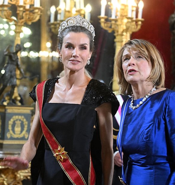 &#x392;&#x3B1;&#x3C3;&#x3AF;&#x3BB;&#x3B9;&#x3C3;&#x3C3;&#x3B1; Letizia | &#x388;&#x3C6;&#x3B5;&#x3C1;&#x3B5; &#x3C0;&#x3AF;&#x3C3;&#x3C9; &#x3C4;&#x3B7;&#x3BD; &#x3C4;&#x3B9;&#x3AC;&#x3C1;&#x3B1; Cartier, &#x3C4;&#x3B7;&#x3BD; &#x3B1;&#x3B3;&#x3B1;&#x3C0;&#x3B7;&#x3BC;&#x3AD;&#x3BD;&#x3B7; &#x3C4;&#x3B7;&#x3C2; &#x3B2;&#x3B1;&#x3C3;&#x3AF;&#x3BB;&#x3B9;&#x3C3;&#x3C3;&#x3B1;&#x3C2; &#x3A3;&#x3BF;&#x3C6;&#x3AF;&#x3B1;&#x3C2;, &#x3C3;&#x3C4;&#x3BF; &#x3C3;&#x3C5;&#x3BC;&#x3C0;&#x3CC;&#x3C3;&#x3B9;&#x3BF; &#x3B3;&#x3B9;&#x3B1; &#x3C4;&#x3BF;&#x3BD; &#x393;&#x3B5;&#x3C1;&#x3BC;&#x3B1;&#x3BD;&#x3CC; &#x3C0;&#x3C1;&#x3CC;&#x3B5;&#x3B4;&#x3C1;&#x3BF;