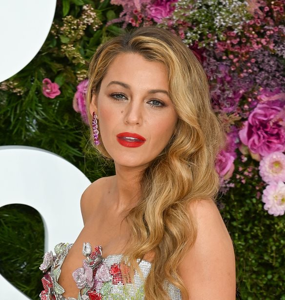 Blake Lively | &#x38C;&#x3BB;&#x3BF;&#x3B9; &#x3BC;&#x3B9;&#x3BB;&#x3BF;&#x3CD;&#x3BD; &#x3B3;&#x3B9;&#x3B1; &#x3C4;&#x3B7; &#x3B4;&#x3B9;&#x3B1;&#x3BC;&#x3AC;&#x3C7;&#x3B7; &#x3C4;&#x3B7;&#x3C2; &#x3BC;&#x3B5; &#x3C4;&#x3BF;&#x3BD; Justin Baldoni - T&#x3B9; &#x3C0;&#x3C1;&#x3B1;&#x3B3;&#x3BC;&#x3B1;&#x3C4;&#x3B9;&#x3BA;&#x3AC; &#x3C3;&#x3C5;&#x3BC;&#x3B2;&#x3B1;&#x3AF;&#x3BD;&#x3B5;&#x3B9;;