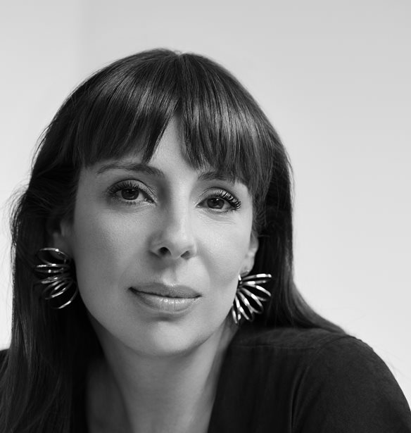 &#x397; &#x395;&#x3BB;&#x3BB;&#x3B7;&#x3BD;&#x3AF;&#x3B4;&#x3B1; &#x3C3;&#x3C7;&#x3B5;&#x3B4;&#x3B9;&#x3AC;&#x3C3;&#x3C4;&#x3C1;&#x3B9;&#x3B1; &#x3BA;&#x3BF;&#x3C3;&#x3BC;&#x3B7;&#x3BC;&#x3AC;&#x3C4;&#x3C9;&#x3BD; Theodora D. &#x3BA;&#x3AD;&#x3C1;&#x3B4;&#x3B9;&#x3C3;&#x3B5; &#x3C4;&#x3BF;&#x3BD; &#x3C4;&#x3AF;&#x3C4;&#x3BB;&#x3BF; &quot;Designer of the Year&quot; &#x3C3;&#x3C4;&#x3B7;&#x3BD; &#x3AD;&#x3BA;&#x3B8;&#x3B5;&#x3C3;&#x3B7; Inhorgenta