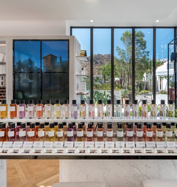 &#x3A4;&#x3BF; &#x3C0;&#x3C1;&#x3CE;&#x3C4;&#x3BF; pop up store &quot;Maison Christian Dior&quot; &#x3AC;&#x3BD;&#x3BF;&#x3B9;&#x3BE;&#x3B5; &#x3C3;&#x3C4;&#x3B7; &#x39C;&#x3CD;&#x3BA;&#x3BF;&#x3BD;&#x3BF;