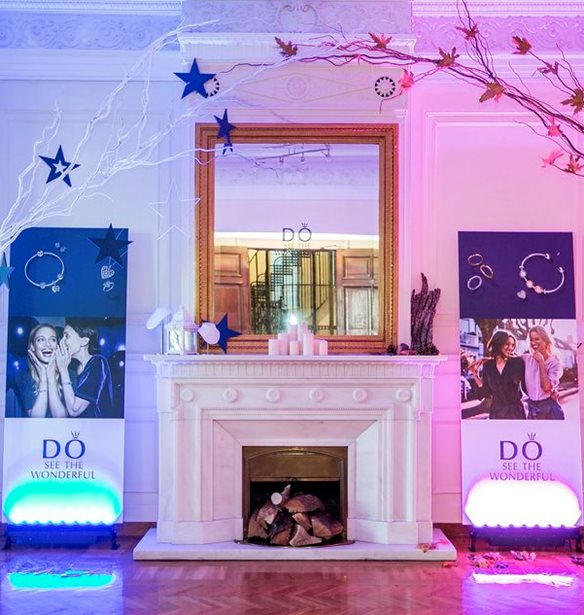 &#x397; PANDORA &#x3C0;&#x3B1;&#x3C1;&#x3BF;&#x3C5;&#x3C3;&#x3AF;&#x3B1;&#x3C3;&#x3B5; &#x3C4;&#x3B9;&#x3C2; &#x3BD;&#x3AD;&#x3B5;&#x3C2; &#x3C3;&#x3C5;&#x3BB;&#x3BB;&#x3BF;&#x3B3;&#x3AD;&#x3C2; &#x3BA;&#x3BF;&#x3C3;&#x3BC;&#x3B7;&#x3BC;&#x3AC;&#x3C4;&#x3C9;&#x3BD; &#x3C4;&#x3B7;&#x3C2; &#x3C3;&#x3B5; &#x3BC;&#x3B9;&#x3B1; &#x3BB;&#x3B1;&#x3BC;&#x3C0;&#x3B5;&#x3C1;&#x3AE; &#x3B2;&#x3C1;&#x3B1;&#x3B4;&#x3B9;&#x3AC;