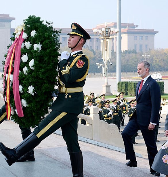 &#x386;&#x3B4;&#x3B5;&#x3B9;&#x3BF; &#x3C4;&#x3BF; &#x3A0;&#x3B1;&#x3BB;&#x3AC;&#x3C4;&#x3B9; &#x396;&#x3B1;&#x3C1;&#x3B6;&#x3BF;&#x3C5;&#x3AD;&#x3BB;&#x3B1; | &#x3A4;&#x3BF; &#x3B2;&#x3B1;&#x3C3;&#x3B9;&#x3BB;&#x3B9;&#x3BA;&#x3CC; &#x3B6;&#x3B5;&#x3C5;&#x3B3;&#x3AC;&#x3C1;&#x3B9; &#x3C3;&#x3C4;&#x3BF; &#x3A0;&#x3B5;&#x3BA;&#x3AF;&#x3BD;&#x3BF; &#x3BA;&#x3B1;&#x3B9; &#x3B7; &#x3A3;&#x3BF;&#x3C6;&#x3AF;&#x3B1; &#x3C4;&#x3B7;&#x3C2; &#x399;&#x3C3;&#x3C0;&#x3B1;&#x3BD;&#x3AF;&#x3B1;&#x3C2; &#x3C3;&#x3C4;&#x3B7; &#x39D;&#x3AD;&#x3B1; &#x3A5;&#x3CC;&#x3C1;&#x3BA;&#x3B7;