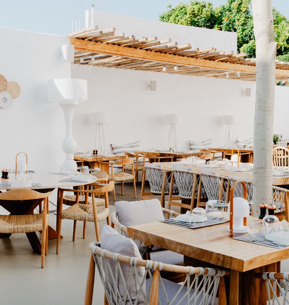 Restaurant-bar Stilvi &#x3C3;&#x3C4;&#x3B7;&#x3BD; &#x3A0;&#x3AC;&#x3C1;&#x3BF;