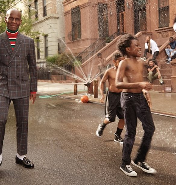 &#x39F; &#x3BF;&#x3AF;&#x3BA;&#x3BF;&#x3C2; Gucci &#x3C3;&#x3C5;&#x3BD;&#x3B5;&#x3C1;&#x3B3;&#x3AC;&#x3B6;&#x3B5;&#x3C4;&#x3B1;&#x3B9; &#x3BA;&#x3B1;&#x3B9; &#x3B5;&#x3C0;&#x3AF;&#x3C3;&#x3B7;&#x3BC;&#x3B1; &#x3BC;&#x3B5; &#x3C4;&#x3BF;&#x3BD; &#x3B8;&#x3C1;&#x3C5;&#x3BB;&#x3B9;&#x3BA;&#x3CC; Dapper Dan