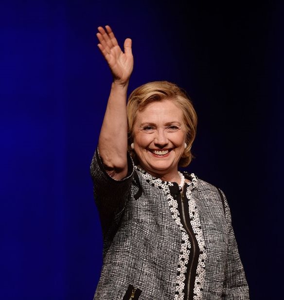 &#x397; Hilary Clinton &#x3B8;&#x3B1; &#x3B5;&#x3BA;&#x3B4;&#x3CC;&#x3C3;&#x3B5;&#x3B9; &#x3AD;&#x3BD;&#x3B1; &#x3B2;&#x3B9;&#x3B2;&#x3BB;&#x3AF;&#x3BF; &#x3BC;&#x3B5; &#x3C4;&#x3B1; &#x3BA;&#x3B5;&#x3AF;&#x3BC;&#x3B5;&#x3BD;&#x3AC; &#x3C4;&#x3B7;&#x3C2;