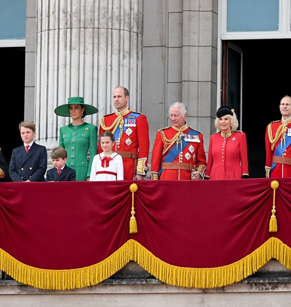 Trooping The Colour | O &#x3B4;&#x3B9;&#x3AC;&#x3BB;&#x3BF;&#x3B3;&#x3BF;&#x3C2; &#x3B1;&#x3BD;&#x3AC;&#x3BC;&#x3B5;&#x3C3;&#x3B1; &#x3C3;&#x3C4;&#x3B7; Sophie, &#x3B4;&#x3BF;&#x3CD;&#x3BA;&#x3B9;&#x3C3;&#x3C3;&#x3B1; &#x3C4;&#x3BF;&#x3C5; &#x395;&#x3B4;&#x3B9;&#x3BC;&#x3B2;&#x3BF;&#x3CD;&#x3C1;&#x3B3;&#x3BF;&#x3C5; &#x3BA;&#x3B1;&#x3B9; &#x3C4;&#x3B7;&#x3BD; &#x3C0;&#x3C1;&#x3B9;&#x3B3;&#x3BA;&#x3AF;&#x3C0;&#x3B9;&#x3C3;&#x3C3;&#x3B1; Charlotte &#x3C0;&#x3BF;&#x3C5; &#x3C0;&#x3C1;&#x3BF;&#x3BA;&#x3AC;&#x3BB;&#x3B5;&#x3C3;&#x3B5; &#x3C3;&#x3CD;&#x3B3;&#x3C7;&#x3C5;&#x3C3;&#x3B7;
