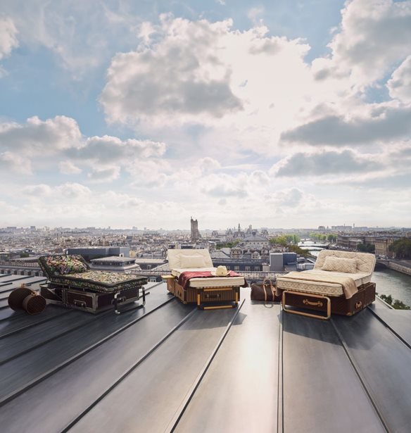 To &#x3B5;&#x3BC;&#x3B2;&#x3BB;&#x3B7;&#x3BC;&#x3B1;&#x3C4;&#x3B9;&#x3BA;&#x3CC; &quot;Bed Trunk&quot; &#x3C4;&#x3BF;&#x3C5; &#x3BF;&#x3AF;&#x3BA;&#x3BF;&#x3C5; Louis Vuitton &#x3C3;&#x3B5; &#x3B4;&#x3CD;&#x3BF; &#x3BD;&#x3AD;&#x3B5;&#x3C2; &#x3B5;&#x3BA;&#x3B4;&#x3CC;&#x3C3;&#x3B5;&#x3B9;&#x3C2; &#x3C3;&#x3B5; &#x3C3;&#x3C5;&#x3BD;&#x3B5;&#x3C1;&#x3B3;&#x3B1;&#x3C3;&#x3AF;&#x3B1; &#x3BC;&#x3B5; &#x3C4;&#x3BF;&#x3C5;&#x3C2; Nicolas Ghesqui&#xE8;re &#x3BA;&#x3B1;&#x3B9; Pharrell Williams
