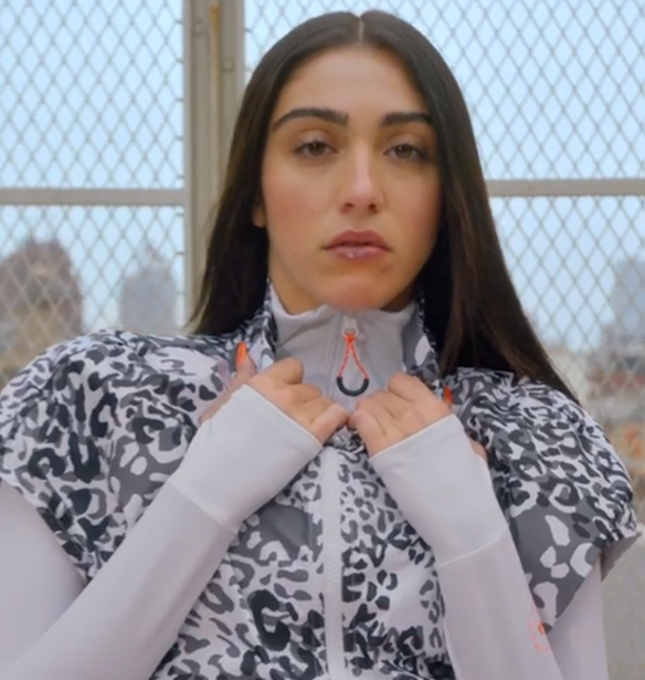 &#x397; Lourdes Leon &#x3C0;&#x3C1;&#x3C9;&#x3C4;&#x3B1;&#x3B3;&#x3C9;&#x3BD;&#x3B9;&#x3C3;&#x3C4;&#x3B5;&#x3AF; &#x3C3;&#x3C4;&#x3B7; &#x3BD;&#x3AD;&#x3B1; &#x3C3;&#x3C5;&#x3BB;&#x3BB;&#x3BF;&#x3B3;&#x3AE; &#x3C4;&#x3B7;&#x3C2; Stella McCartney &#x3BC;&#x3B5; &#x3C4;&#x3B7;&#x3BD; adidas