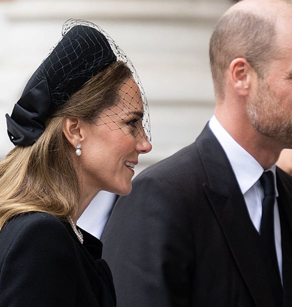 Kate Middleton | M&#x3B5; &#x3B5;&#x3BA;&#x3C4;&#x3C5;&#x3C6;&#x3BB;&#x3C9;&#x3C4;&#x3B9;&#x3BA;&#x3CC; &#x3BE;&#x3B1;&#x3BD;&#x3B8;&#x3CC; &#x3C7;&#x3C1;&#x3CE;&#x3BC;&#x3B1; &#x3C3;&#x3C4;&#x3B1; &#x3BC;&#x3B1;&#x3BB;&#x3BB;&#x3B9;&#x3AC; &#x3BA;&#x3B1;&#x3B9; &#x3C4;&#x3B9;&#x3C2; &#x3C0;&#x3AD;&#x3C1;&#x3BB;&#x3B5;&#x3C2; &#x3C4;&#x3B7;&#x3C2; &#x3B2;&#x3B1;&#x3C3;&#x3AF;&#x3BB;&#x3B9;&#x3C3;&#x3C3;&#x3B1;&#x3C2; &#x395;&#x3BB;&#x3B9;&#x3C3;&#x3AC;&#x3B2;&#x3B5;&#x3C4; &#x3C3;&#x3C4;&#x3B7;&#x3BD; &#x3BA;&#x3B7;&#x3B4;&#x3B5;&#x3AF;&#x3B1; &#x3C4;&#x3B7;&#x3C2; &#x3B4;&#x3BF;&#x3CD;&#x3BA;&#x3B9;&#x3C3;&#x3C3;&#x3B1;&#x3C2; &#x3C4;&#x3BF;&#x3C5; &#x39A;&#x3B5;&#x3BD;&#x3C4;