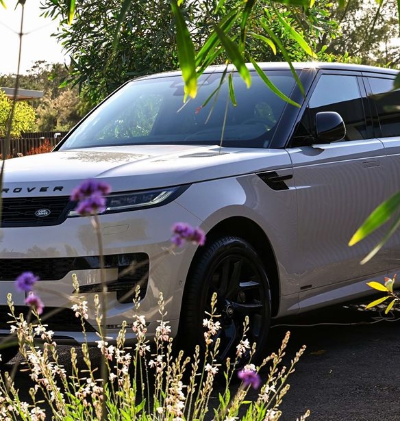 &#x39C;&#x3AF;&#x3B1; &#x3BE;&#x3B5;&#x3C7;&#x3C9;&#x3C1;&#x3B9;&#x3C3;&#x3C4;&#x3AE; Range Rover &#x3B5;&#x3BC;&#x3C0;&#x3B5;&#x3B9;&#x3C1;&#x3AF;&#x3B1;