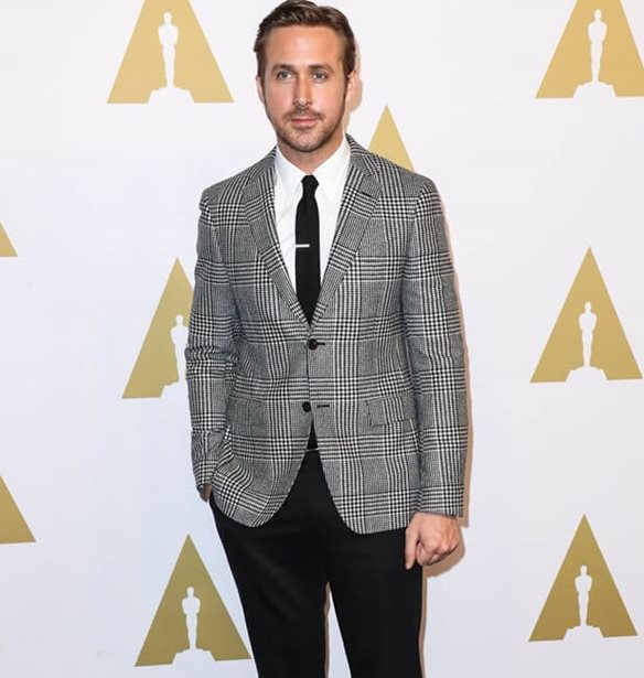 Ryan Gosling: &#x391;&#x3B3;&#x3BA;&#x3B1;&#x3BB;&#x3B9;&#x3AC; &#x3BC;&#x3B5; &#x3C4;&#x3B7;&#x3BD; &#x3BA;&#x3CC;&#x3C1;&#x3B7; &#x3C4;&#x3BF;&#x3C5; &#x3C3;&#x3C4;&#x3B7; &#x3BC;&#x3AD;&#x3C3;&#x3B7; &#x3C4;&#x3BF;&#x3C5; &#x3B4;&#x3C1;&#x3CC;&#x3BC;&#x3BF;&#x3C5;
