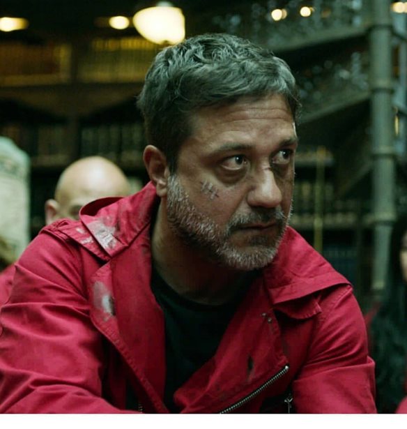Enrique Arce | O &quot;Arturito&quot; &#x3C4;&#x3BF;&#x3C5; La Casa de Papel &#x3B1;&#x3C0;&#x3BF;&#x3BB;&#x3B1;&#x3BC;&#x3B2;&#x3AC;&#x3BD;&#x3B5;&#x3B9; &#x3C4;&#x3B9;&#x3C2; &#x3B4;&#x3B9;&#x3B1;&#x3BA;&#x3BF;&#x3C0;&#x3AD;&#x3C2; &#x3C4;&#x3BF;&#x3C5; &#x3C3;&#x3C4;&#x3B7;&#x3BD; &#x395;&#x3BB;&#x3BB;&#x3AC;&#x3B4;&#x3B1;