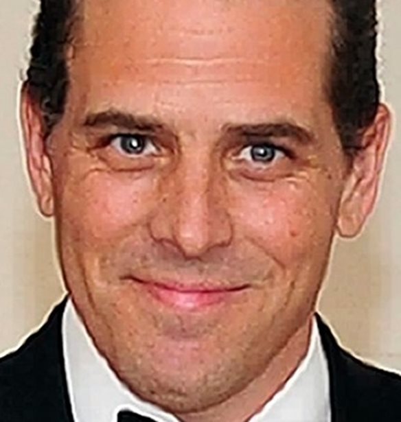 &#x39F; &#x3B3;&#x3B9;&#x3BF;&#x3C2; &#x3C4;&#x3BF;&#x3C5; Joe Biden &#x3C3;&#x3B5; &#x3BD;&#x3AD;&#x3BF; &#x3C3;&#x3BA;&#x3AC;&#x3BD;&#x3B4;&#x3B1;&#x3BB;&#x3BF; &#x3BC;&#x3B5; &#x3B3;&#x3C5;&#x3BC;&#x3BD;&#x3AD;&#x3C2; &#x3C6;&#x3C9;&#x3C4;&#x3BF;&#x3B3;&#x3C1;&#x3B1;&#x3C6;&#x3AF;&#x3B5;&#x3C2; &#x3BA;&#x3B1;&#x3B9; &#x3BD;&#x3B1;&#x3C1;&#x3BA;&#x3C9;&#x3C4;&#x3B9;&#x3BA;&#x3AC;