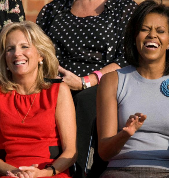 Jill Biden | &#x3A4;&#x3BF; &#x3B4;&#x3CE;&#x3C1;&#x3BF; &#x3C0;&#x3BF;&#x3C5; &#x3AD;&#x3C3;&#x3C4;&#x3B5;&#x3B9;&#x3BB;&#x3B5; &#x3C3;&#x3C4;&#x3B7; Michelle Obama &#x3B1;&#x3C0;&#x3CC; &#x3C4;&#x3BF;&#x3BD; &#x39B;&#x3B5;&#x3C5;&#x3BA;&#x3CC; &#x39F;&#x3AF;&#x3BA;&#x3BF;