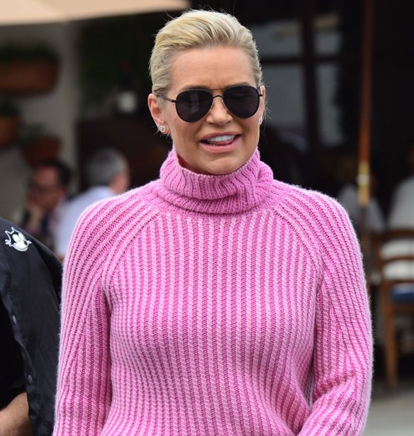 &#x397; Yolanda Hadid &#x3BC;&#x3CC;&#x3BB;&#x3B9;&#x3C2; &#x3B5;&#x3C0;&#x3B9;&#x3B2;&#x3B5;&#x3B2;&#x3B1;&#x3AF;&#x3C9;&#x3C3;&#x3B5; &#x3C4;&#x3B7;&#x3BD; &#x3B5;&#x3B3;&#x3BA;&#x3C5;&#x3BC;&#x3BF;&#x3C3;&#x3CD;&#x3BD;&#x3B7; &#x3C4;&#x3B7;&#x3C2; Gigi