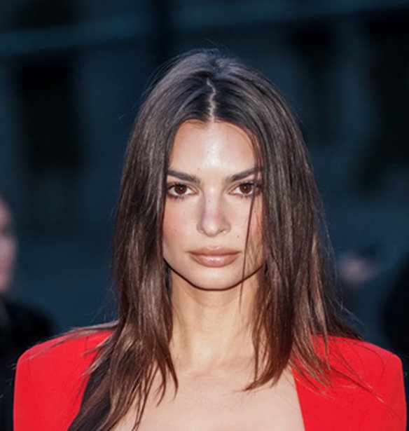 Emily Ratajkowski | &#x388;&#x3C6;&#x3B5;&#x3C1;&#x3B5; &#x3C3;&#x3C4;&#x3BF;&#x3BD; &#x3BA;&#x3CC;&#x3C3;&#x3BC;&#x3BF; &#x3C4;&#x3BF; &#x3C0;&#x3C1;&#x3CE;&#x3C4;&#x3BF; &#x3C0;&#x3B1;&#x3B9;&#x3B4;&#x3AF; &#x3C4;&#x3B7;&#x3C2;