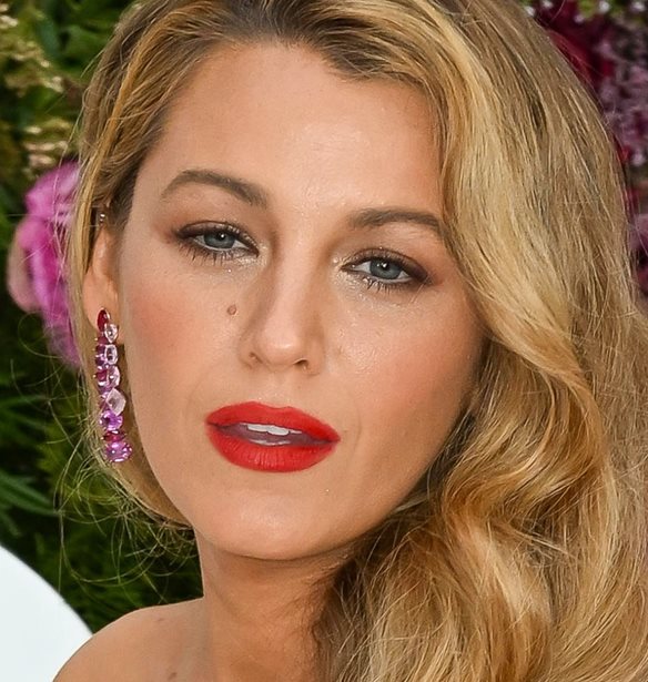 Blake Lively | &#x38C;&#x3BB;&#x3BF;&#x3B9; &#x3BC;&#x3B9;&#x3BB;&#x3BF;&#x3CD;&#x3BD; &#x3B3;&#x3B9;&#x3B1; &#x3C4;&#x3B7; &#x3B4;&#x3B9;&#x3B1;&#x3BC;&#x3AC;&#x3C7;&#x3B7; &#x3C4;&#x3B7;&#x3C2; &#x3BC;&#x3B5; &#x3C4;&#x3BF;&#x3BD; Justin Baldoni - T&#x3B9; &#x3C0;&#x3C1;&#x3B1;&#x3B3;&#x3BC;&#x3B1;&#x3C4;&#x3B9;&#x3BA;&#x3AC; &#x3C3;&#x3C5;&#x3BC;&#x3B2;&#x3B1;&#x3AF;&#x3BD;&#x3B5;&#x3B9;;