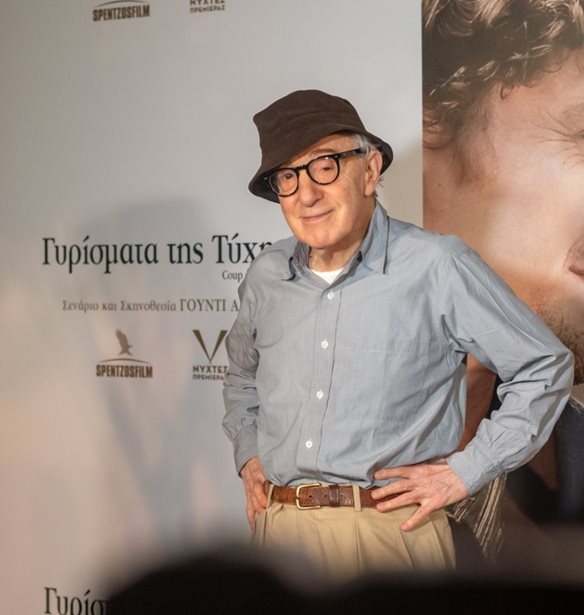 &#x39F; Woody Allen &#x3C3;&#x3C4;&#x3B7; Madame Figaro Greece | &#x39F;&#x3B9; &#x388;&#x3BB;&#x3BB;&#x3B7;&#x3BD;&#x3B5;&#x3C2; &#x3C0;&#x3BF;&#x3C5; &#x3B8;&#x3B1;&#x3C5;&#x3BC;&#x3AC;&#x3B6;&#x3B5;&#x3B9; &#x3BA;&#x3B1;&#x3B9; &#x3C4;&#x3BF; &#x3CC;&#x3BD;&#x3B5;&#x3B9;&#x3C1;&#x3BF; &#x3BD;&#x3B1; &#x3B3;&#x3C5;&#x3C1;&#x3AF;&#x3C3;&#x3B5;&#x3B9; &#x3C4;&#x3B1;&#x3B9;&#x3BD;&#x3AF;&#x3B1; &#x3C3;&#x3C4;&#x3B7;&#x3BD; &#x391;&#x3B8;&#x3AE;&#x3BD;&#x3B1;