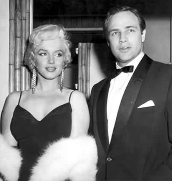 &#x397; &#x3C7;&#x3C1;&#x3C5;&#x3C3;&#x3AE; &#x3C3;&#x3C6;&#x3B1;&#x3AF;&#x3C1;&#x3B1; &#x3C4;&#x3B7;&#x3C2; Marylin Monroe &#x3B4;&#x3B7;&#x3BC;&#x3BF;&#x3C0;&#x3C1;&#x3B1;&#x3C4;&#x3AE;&#x3B8;&#x3B7;&#x3BA;&#x3B5; &#x3B3;&#x3B9;&#x3B1; 250.000 &#x3B4;&#x3BF;&#x3BB;&#x3AC;&#x3C1;&#x3B9;&#x3B1;