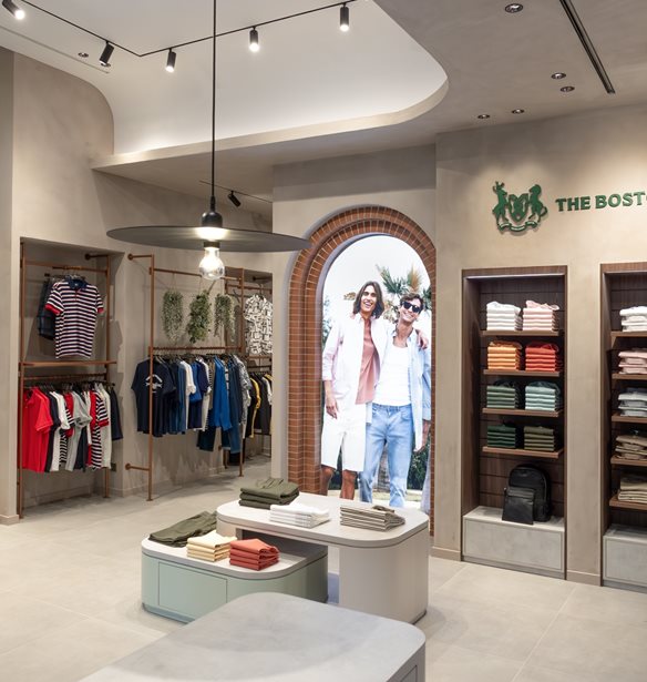 &#x397; The Bostonians &#x3B1;&#x3BD;&#x3BF;&#x3AF;&#x3B3;&#x3B5;&#x3B9; &#x3C4;&#x3BF; &#x3BD;&#x3AD;&#x3BF; &#x3C4;&#x3B7;&#x3C2; flagship store &#x3C3;&#x3C4;&#x3BF; &#x39C;&#x3AD;&#x3B3;&#x3B1;&#x3C1;&#x3BF; &#x391;&#x3C1;&#x3C3;&#x3B1;&#x3BA;&#x3B5;&#x3AF;&#x3BF;&#x3C5;