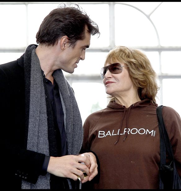 &#x388;&#x3C6;&#x3C5;&#x3B3;&#x3B5; &#x3B1;&#x3C0;&#x3CC; &#x3C4;&#x3B7; &#x3B6;&#x3C9;&#x3AE; &#x3B7; &#x3B7;&#x3B8;&#x3BF;&#x3C0;&#x3BF;&#x3B9;&#x3CC;&#x3C2; Nathalie Delon