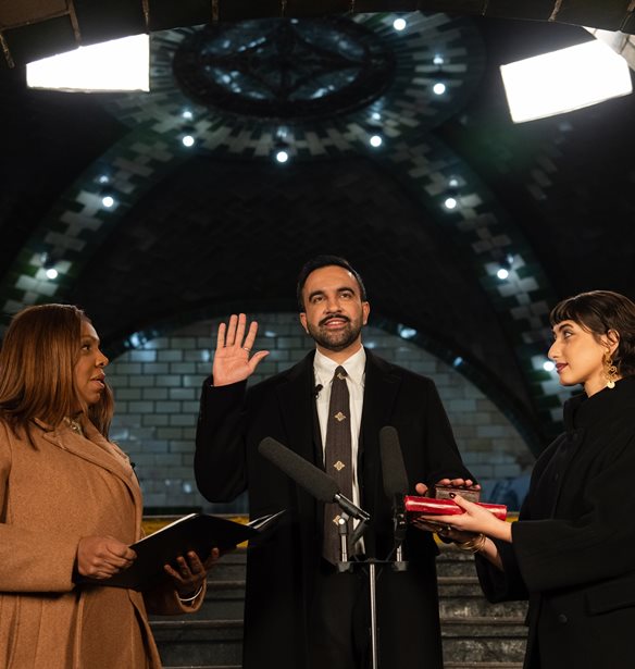 Zohran Mamdani | Η διαφορετική ορκομωσία λίγο μετά τον ερχομό του νέου χρόνου