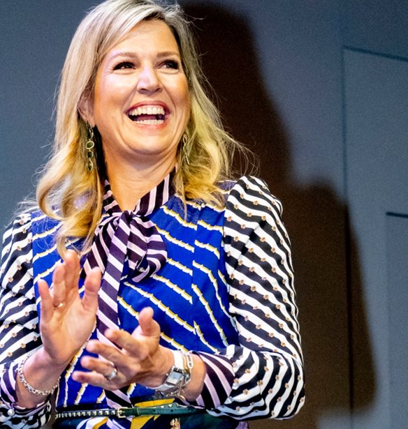 &#x397; &#x3B5;&#x3BC;&#x3C6;&#x3AC;&#x3BD;&#x3B9;&#x3C3;&#x3B7; &#x3C4;&#x3B7;&#x3C2; &#x392;&#x3B1;&#x3C3;&#x3AF;&#x3BB;&#x3B9;&#x3C3;&#x3C3;&#x3B1;&#x3C2; &#x39C;&#x3B1;&#x3BE;&#x3AF;&#x3BC;&#x3B1; &#x3BC;&#x3B5; &#x3C6;&#x3CC;&#x3C1;&#x3B5;&#x3BC;&#x3B1; Mary Katrantzou