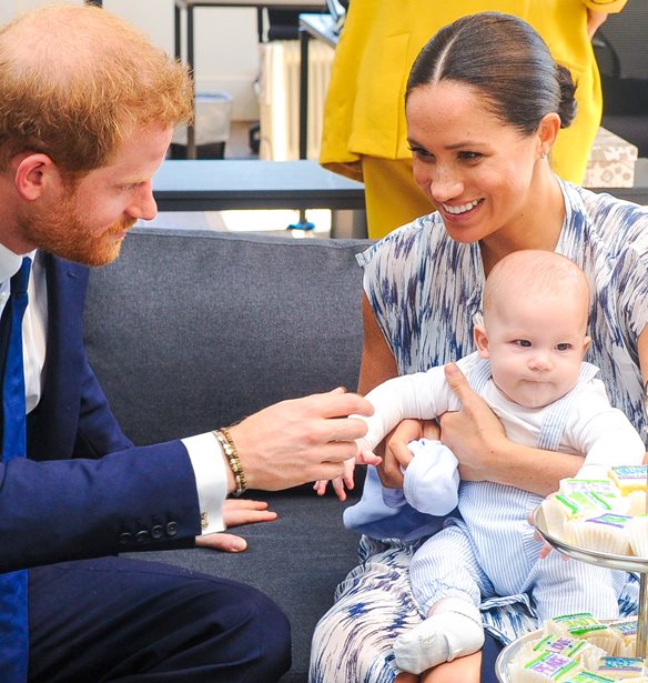 &#x39F; &#x3B3;&#x3B9;&#x3BF;&#x3C2; &#x3C4;&#x3B7;&#x3C2; Meghan Markle &#x3BA;&#x3B1;&#x3B9; &#x3C4;&#x3BF;&#x3C5; &#x3A0;&#x3C1;&#x3AF;&#x3B3;&#x3BA;&#x3B9;&#x3C0;&#x3B1; Harry &#x3AD;&#x3B3;&#x3B9;&#x3BD;&#x3B5; &#x3C4;&#x3C1;&#x3B9;&#x3CE;&#x3BD; &#x3B5;&#x3C4;&#x3CE;&#x3BD;