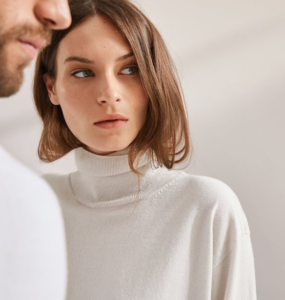 H Falconeri &#x3BE;&#x3B5;&#x3BA;&#x3B9;&#x3BD;&#x3AC;&#x3B5;&#x3B9; &#x3C4;&#x3BF; &#x3B4;&#x3B9;&#x3BA;&#x3CC; &#x3C4;&#x3B7;&#x3C2; &#x3BC;&#x3B1;&#x3BD;&#x3B9;&#x3C6;&#x3AD;&#x3C3;&#x3C4;&#x3BF;