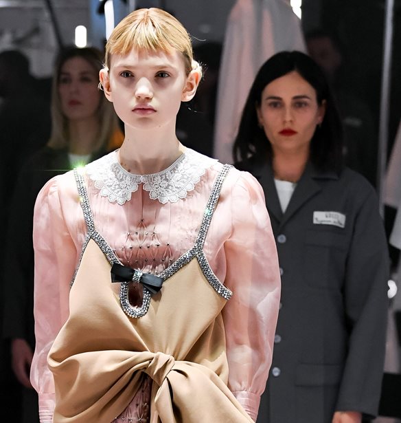 Gucci Aria&#xA0;| &#x39A;&#x3C5;&#x3BA;&#x3BB;&#x3BF;&#x3C6;&#x3CC;&#x3C1;&#x3B7;&#x3C3;&#x3B5; &#x3C4;&#x3BF; promo video &#x3C4;&#x3B7;&#x3C2; &#x3C3;&#x3C5;&#x3BB;&#x3BB;&#x3BF;&#x3B3;&#x3AE;&#x3C2; &#x3BA;&#x3B1;&#x3B9; &#x3AD;&#x3C7;&#x3B5;&#x3B9; &#x3C4;&#x3B7;&#x3BD; &#x3C5;&#x3C0;&#x3BF;&#x3B3;&#x3C1;&#x3B1;&#x3C6;&#x3AE; &#x3BC;&#x3B9;&#x3B1;&#x3C2; &#x3B4;&#x3B9;&#x3AC;&#x3C3;&#x3B7;&#x3BC;&#x3B7;&#x3C2; &#x3C3;&#x3C4;&#x3B1;&#x3C1;