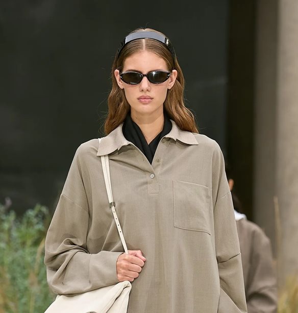 Boss S/S &#x27;25 | &#x3A4;&#x3B1; sleek looks &#x3BA;&#x3B1;&#x3B9; &#x3BF;&#x3B9; &#x3C3;&#x3C4;&#x3AD;&#x3BA;&#x3B5;&#x3C2; &#x3C3;&#x3C4;&#x3B1; &#x3BC;&#x3B1;&#x3BB;&#x3BB;&#x3B9;&#x3AC; &#x3AE;&#x3C4;&#x3B1;&#x3BD; &#x3BF;&#x3B9; &#x3C0;&#x3C1;&#x3C9;&#x3C4;&#x3B1;&#x3B3;&#x3C9;&#x3BD;&#x3B9;&#x3C3;&#x3C4;&#x3AD;&#x3C2; &#x3C4;&#x3BF;&#x3C5; fashion show