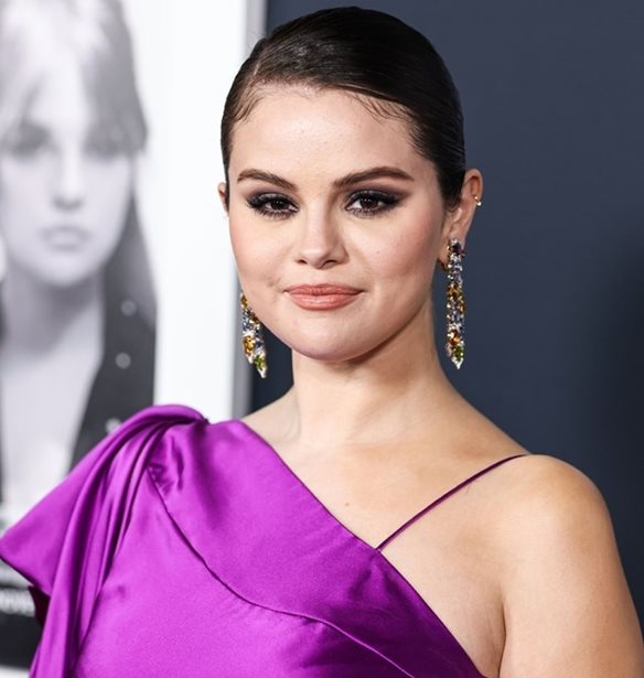 H Selena Gomez &quot;&#x3B5;&#x3BD;&#x3CE;&#x3B8;&#x3B7;&#x3BA;&#x3B5;&quot; &#x3BC;&#x3B5; &#x3C4;&#x3B7;&#x3BD; &#x3C4;&#x3B7;&#x3BB;&#x3B5;&#x3BF;&#x3C0;&#x3C4;&#x3B9;&#x3BA;&#x3AE; &#x3C4;&#x3B7;&#x3C2; &#x3BF;&#x3B9;&#x3BA;&#x3BF;&#x3B3;&#x3AD;&#x3BD;&#x3B5;&#x3B9;&#x3B1;- Backstage &#x3C6;&#x3C9;&#x3C4;&#x3BF;&#x3B3;&#x3C1;&#x3B1;&#x3C6;&#x3AF;&#x3B1;