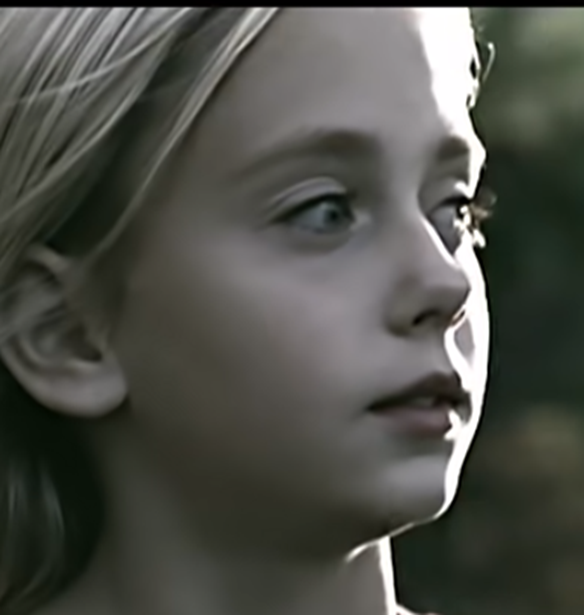 Hailie Jade Mathers | &#x397; &#x3BA;&#x3CC;&#x3C1;&#x3B7; &#x3C4;&#x3BF;&#x3C5; Eminem &#x3BC;&#x3B5;&#x3B3;&#x3AC;&#x3BB;&#x3C9;&#x3C3;&#x3B5; &#x3BA;&#x3B1;&#x3B9; &#x3B4;&#x3B5; &#x3B8;&#x3C5;&#x3BC;&#x3AF;&#x3B6;&#x3B5;&#x3B9; &#x3C3;&#x3B5; &#x3C4;&#x3AF;&#x3C0;&#x3BF;&#x3C4;&#x3B1; &#x3C4;&#x3BF; &#x3BA;&#x3BF;&#x3C1;&#x3B9;&#x3C4;&#x3C3;&#x3AC;&#x3BA;&#x3B9; &#x3C3;&#x3C4;&#x3B1; &#x3B2;&#x3B9;&#x3BD;&#x3C4;&#x3B5;&#x3BF;&#x3BA;&#x3BB;&#x3AF;&#x3C0; &#x3C4;&#x3BF;&#x3C5; &#x3BC;&#x3C0;&#x3B1;&#x3BC;&#x3C0;&#x3AC; &#x3C4;&#x3B7;&#x3C2;