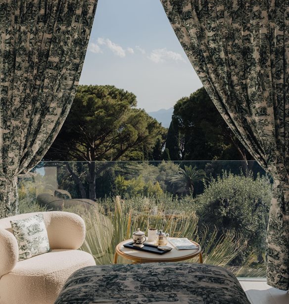 Dior | &quot;&#x39F; &#x39A;&#x3AE;&#x3C0;&#x3BF;&#x3C2; &#x3C4;&#x3C9;&#x3BD; &#x39F;&#x3BD;&#x3B5;&#x3AF;&#x3C1;&#x3C9;&#x3BD;&quot;, &#x3BA;&#x3B1;&#x3C4;&#x3B1;&#x3C6;&#x3CD;&#x3B3;&#x3B9;&#x3BF; &#x3B5;&#x3C5;&#x3B5;&#x3BE;&#x3AF;&#x3B1;&#x3C2; &#x3C3;&#x3C4;&#x3BF;&#x3C5;&#x3C2; &#x3BA;&#x3AE;&#x3C0;&#x3BF;&#x3C5;&#x3C2; &#x3C4;&#x3B7;&#x3C2; &#x3A4;&#x3B1;&#x3BF;&#x3C1;&#x3BC;&#x3AF;&#x3BD;&#x3B1;