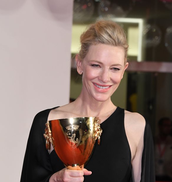 79&#x3BF; &#x3A6;&#x3B5;&#x3C3;&#x3C4;&#x3B9;&#x3B2;&#x3AC;&#x3BB; &#x392;&#x3B5;&#x3BD;&#x3B5;&#x3C4;&#x3AF;&#x3B1;&#x3C2;: &#x39A;&#x3B1;&#x3B9; &#x3BF; &#x3A7;&#x3C1;&#x3C5;&#x3C3;&#x3CC;&#x3C2; &#x39B;&#x3AD;&#x3C9;&#x3BD; &#x3C0;&#x3AC;&#x3B5;&#x3B9; &#x3C3;&#x3C4;&#x3BF;... &quot;All the Beauty and the Bloodshed&quot;