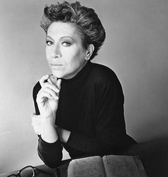 Elsa Peretti | &#x27;&#x388;&#x3C6;&#x3C5;&#x3B3;&#x3B5;&#x27; &#x3B7; &#x3C3;&#x3C7;&#x3B5;&#x3B4;&#x3B9;&#x3AC;&#x3C3;&#x3C4;&#x3C1;&#x3B9;&#x3B1; &#x3C0;&#x3BF;&#x3C5; &#x3AC;&#x3BB;&#x3BB;&#x3B1;&#x3BE;&#x3B5; &#x3C4;&#x3BF;&#x3BD; &#x3C4;&#x3C1;&#x3CC;&#x3C0;&#x3BF; &#x3C0;&#x3BF;&#x3C5; &#x3BF;&#x3B9; &#x3B3;&#x3C5;&#x3BD;&#x3B1;&#x3AF;&#x3BA;&#x3B5;&#x3C2; &#x3C6;&#x3BF;&#x3C1;&#x3AC;&#x3BD;&#x3B5; &#x3BA;&#x3BF;&#x3C3;&#x3BC;&#x3AE;&#x3BC;&#x3B1;&#x3C4;&#x3B1;