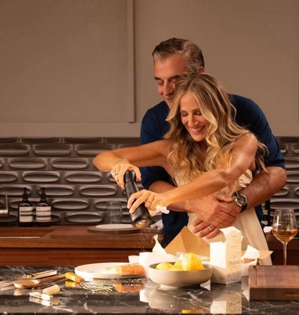 Spoiler Alert | &#x3A3;&#x3C4;&#x3BF; &#x3C0;&#x3C1;&#x3CE;&#x3C4;&#x3BF; &#x3B5;&#x3C0;&#x3B5;&#x3B9;&#x3C3;&#x3CC;&#x3B4;&#x3B9;&#x3BF; &#x3C4;&#x3BF;&#x3C5; &quot;And Just Like That&quot; &#x3C0;&#x3B5;&#x3B8;&#x3B1;&#x3AF;&#x3BD;&#x3B5;&#x3B9; &#x3AD;&#x3BD;&#x3B1;&#x3C2; &#x3B1;&#x3C0;&#x3CC; &#x3C4;&#x3BF;&#x3C5;&#x3C2; &#x3C0;&#x3C1;&#x3C9;&#x3C4;&#x3B1;&#x3B3;&#x3C9;&#x3BD;&#x3B9;&#x3C3;&#x3C4;&#x3AD;&#x3C2;