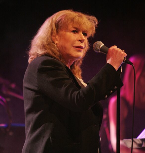 Marianne Faithfull | &#x3A4;&#x3B1; &#x3C4;&#x3B1;&#x3BE;&#x3AF;&#x3B4;&#x3B9;&#x3B1; &#x3C4;&#x3B7;&#x3C2; &#x3C3;&#x3C4;&#x3B7;&#x3BD; &#x395;&#x3BB;&#x3BB;&#x3AC;&#x3B4;&#x3B1; &#x3BA;&#x3B1;&#x3B9; &#x3B7; &#x3C4;&#x3B5;&#x3BB;&#x3B5;&#x3C5;&#x3C4;&#x3B1;&#x3AF;&#x3B1; &#x3B5;&#x3BC;&#x3C6;&#x3AC;&#x3BD;&#x3B9;&#x3C3;&#x3B7; &#x3C3;&#x3C4;&#x3BF;&#x3BD; &#x39B;&#x3C5;&#x3BA;&#x3B1;&#x3B2;&#x3B7;&#x3C4;&#x3C4;&#x3CC;