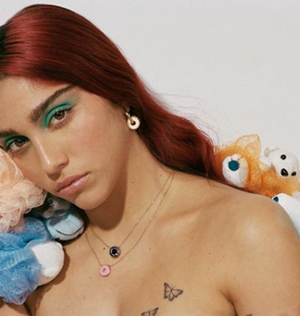 &#x397; Lola Leon &#x3C3;&#x3C4;&#x3B7;&#x3BD; &#x3BA;&#x3B1;&#x3BC;&#x3C0;&#x3AC;&#x3BD;&#x3B9;&#x3B1; Spring 2021 &#x3C4;&#x3BF;&#x3C5; Marc Jacobs